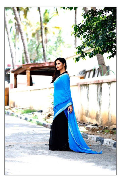 Hot TV Actress Anasuya Bharadwaj Long Hair pics In Blue Saree 11